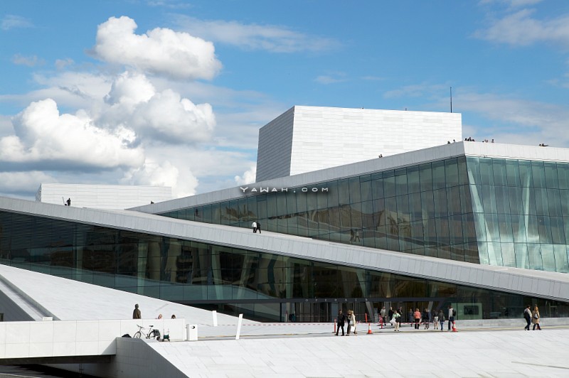 Tôles avec emboutis concaves et convexes utilisées pour la façade de l’opéra d’Oslo